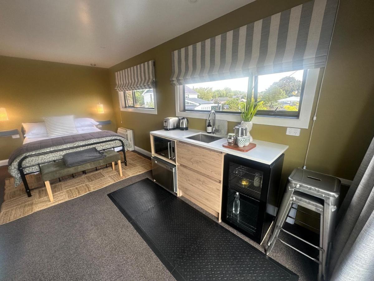 Beckenham Studio On Tree Lined Street ไครสต์เชิร์ช ภายนอก รูปภาพ